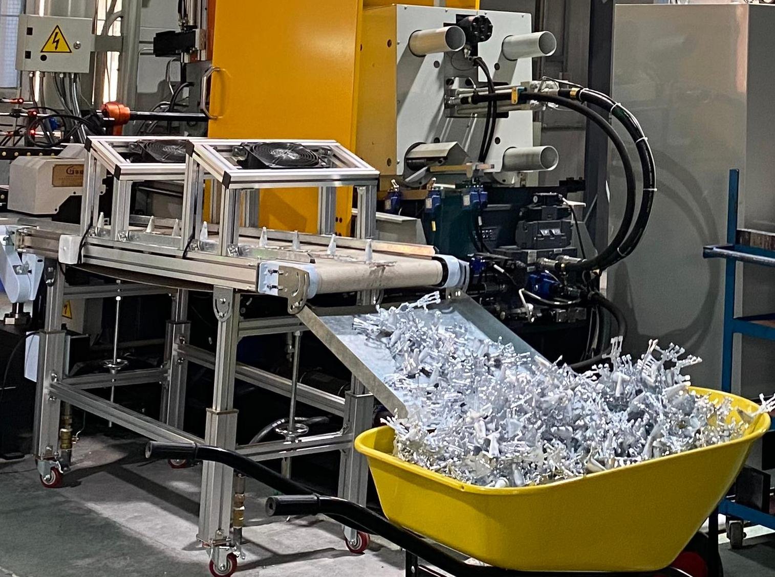 Custom lapel pins production with CNC machines ±0.01mm tolerance