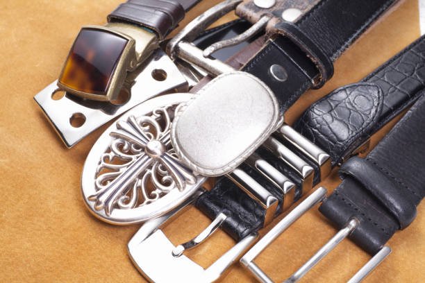 belt buckle shapes and closure